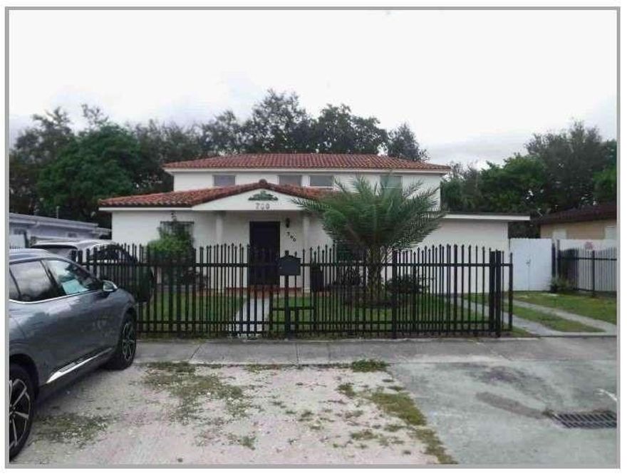 Enjoy this large, centrally located Miami home, just minutes from the airport and convenient access to major expressways.Location: 4.1 miles minutes from Miami International Airport, and 1.6 miles to expressways, providing easy access to beaches, downtown Miami and other areas.Amenities: Kitchen, entertainment room, dining room, comfortable bedrooms, and a private, fenced-in backyard for relaxation.Convenience: Ample parking for several cars.Nearby Access: Close to markets, dining, and many City landmarks. Source of Square footage, # of bedrooms, # of bathrooms are from Appraisal.