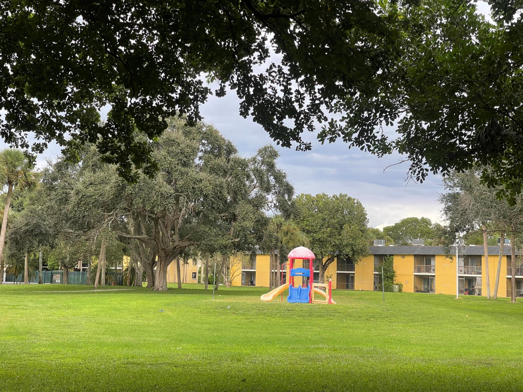 MEADOWS ON THE GREEN COND - Residential