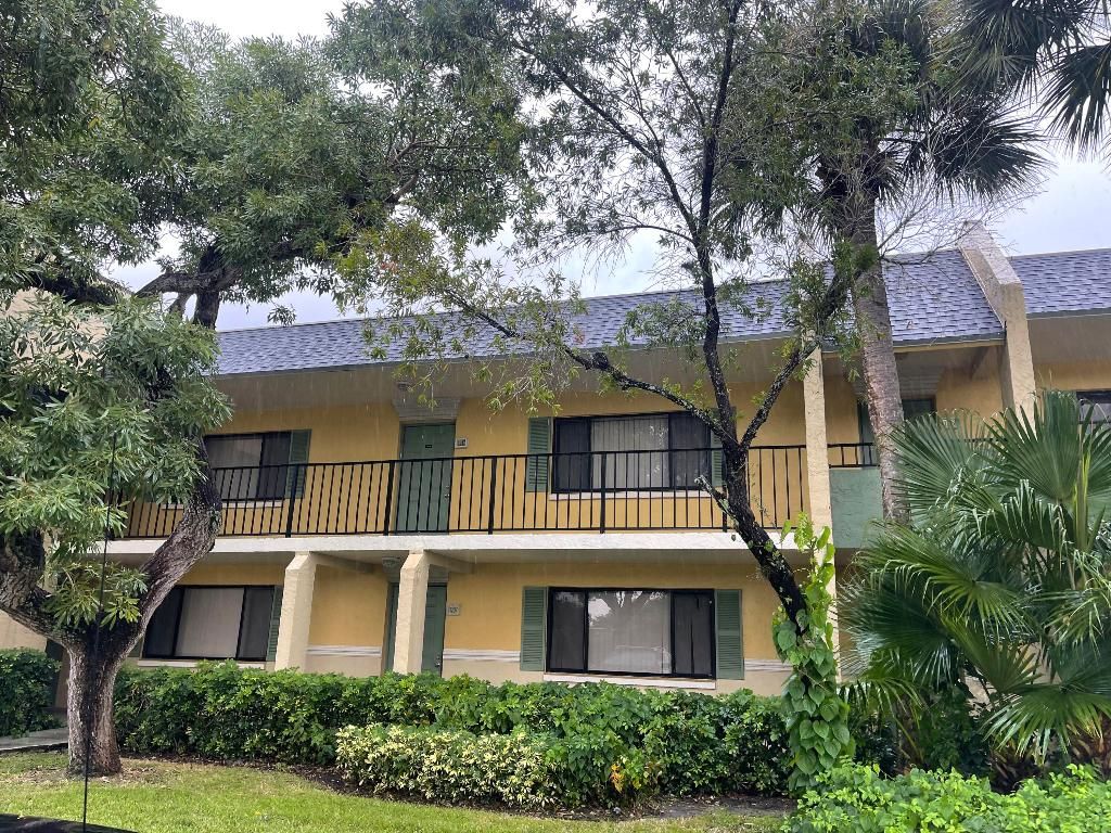 Photo of 1215 Meadows Circle #1215, Boynton Beach, FL 33436 (MLS # R11132143)