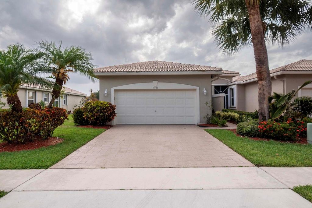 Photo of 10729 Royal Caribbean Circle, Boynton Beach, FL 33437 (MLS # R10988056)