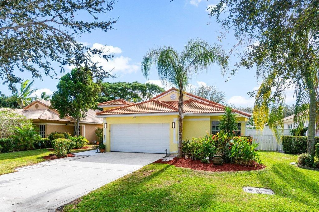 Photo of 4050 Laurelwood Lane, Delray Beach, FL 33445 (MLS # R11042835)