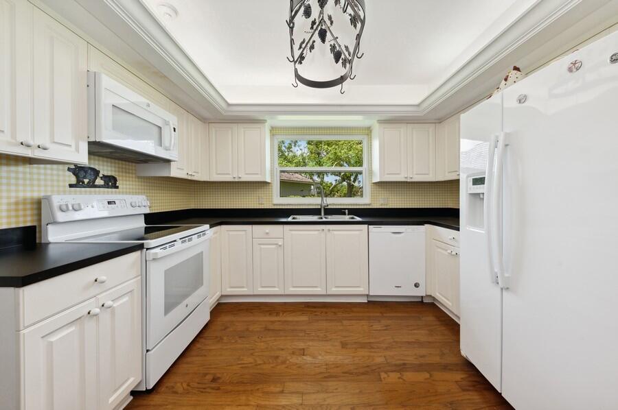 DELRAY DUNES BONSAI VILLA CONDO - Residential