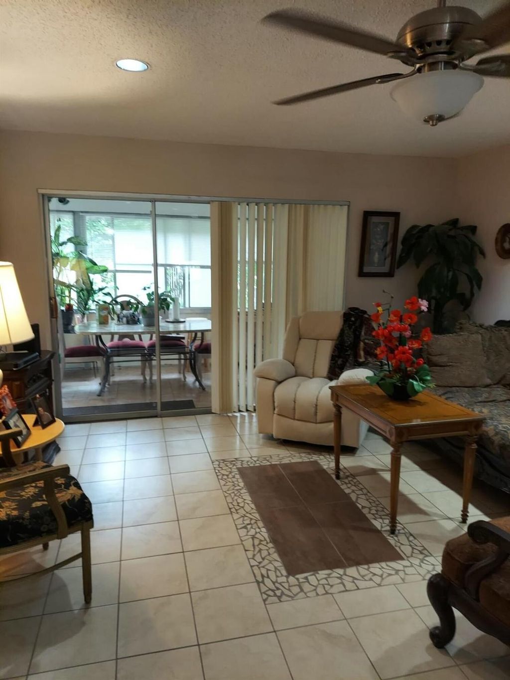 listing image 0