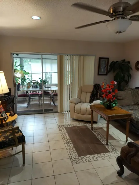 9400 Lime Bay Boulevard Unit 112, Tamarac, FL MLS: R11018635
