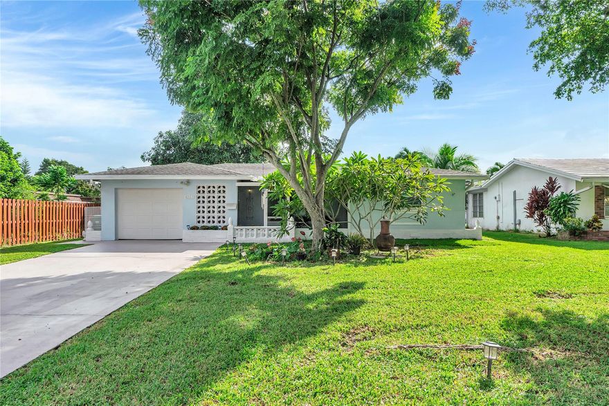 ***LARGE ALL AGES 3/2 + OFFICE HOME WITH GARAGE MAINLANDS SECTION 10***, LOCATED on an Oversized LOT WITH an EXTRA LONG DOUBLE WIDE DRIVE WAY!  BEAUTIFUL 3-BEDROOM, 2-BATH EXPANDED WESTECHESTER MODEL WITH OPEN REMODELED KITCHEN, KRAFTMAID CABINETRY, STAINLESS STEEL APPLIANCES, AND ORIGINAL WALL STORAGE UNIT. There is TILE THROUGHOUT the ENTIRE HOUSE and BATHROOMS are tastefully REMODELED! OVERSIZED MASTER easily Fits KING BEDROOM SUITE. NEW IMPACT WINDOWS 2025, A/C 2024, ROOF 2017, GARAGE DOOR 2019, RECENTLY PAINTED/TENTED. ENJOY BEAUTIFUL SUNSETS FROM THE ROOFED/SCREENED PATIO IN THE FRONT OF THE HOME.  MAINLANDS 10 is PET-FRIENDLY, and offers a COMMUNITY POOL, CLUBHOUSE, PICNIC/BBQ AREA. HOA includes LAWN/IRRIGATION. Walk to WATER'S EDGE PARK with a SPLASH-PAD, PLAYGROUND and MORE!