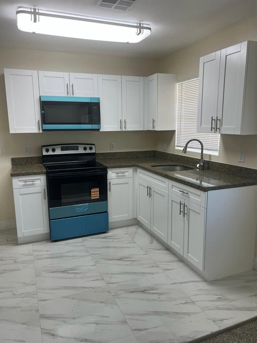 688 NW 21st St