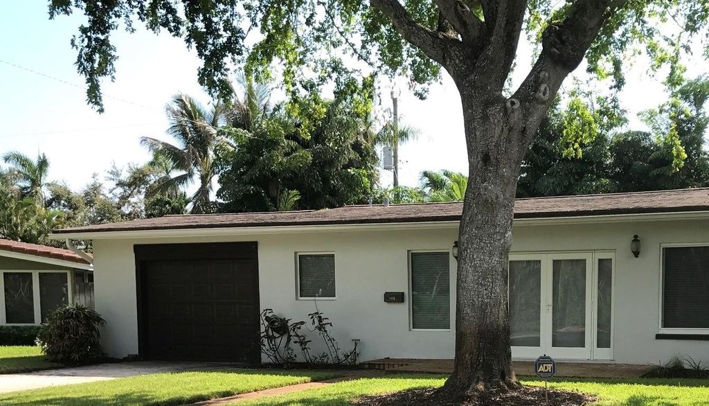 Photo of 1318 SE 12th Way, Fort Lauderdale, FL 33316 (MLS # F10548994)