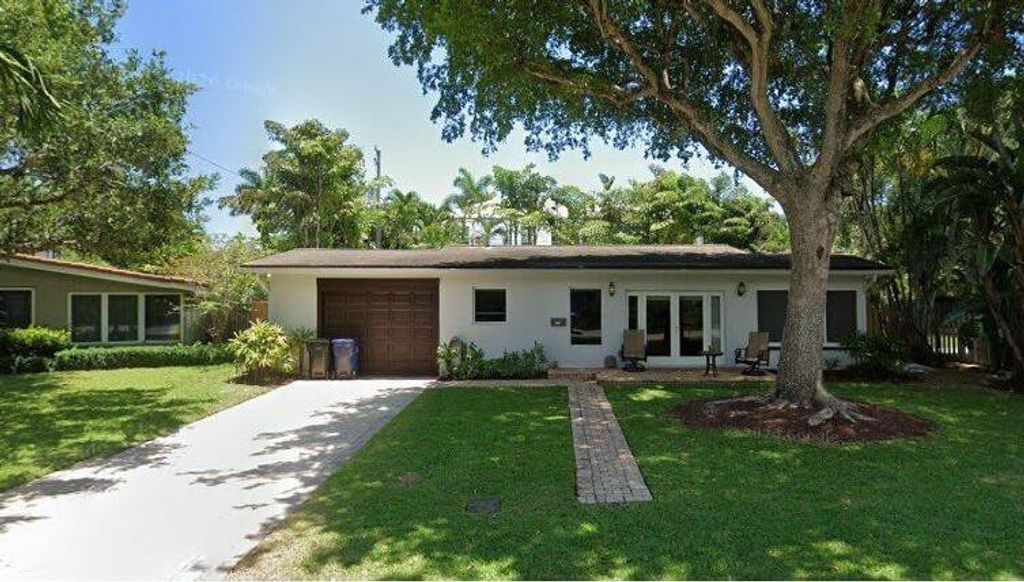 Photo of 1318 SE 12th Way, Fort Lauderdale, FL 33316 (MLS # F10548994)