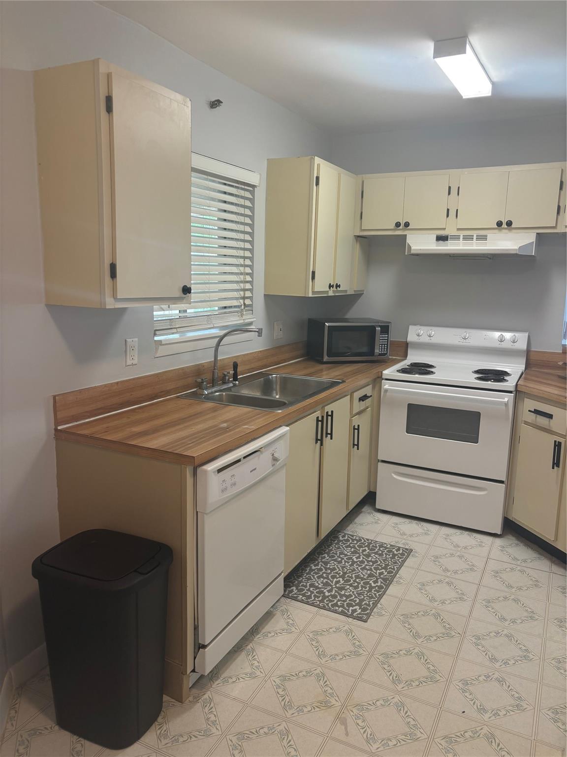 View photos, virtual tours, details... 6508 Chasewood Dr H