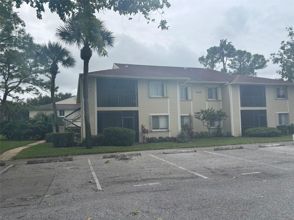 Photo of 6508 Chasewood Dr #H, Jupiter, FL 33458 (MLS # F10531503)