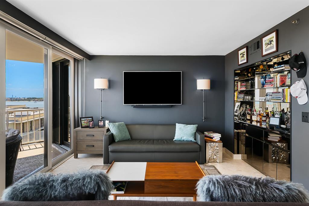 ENCLAVE OF PALM BEACH CON - Residential