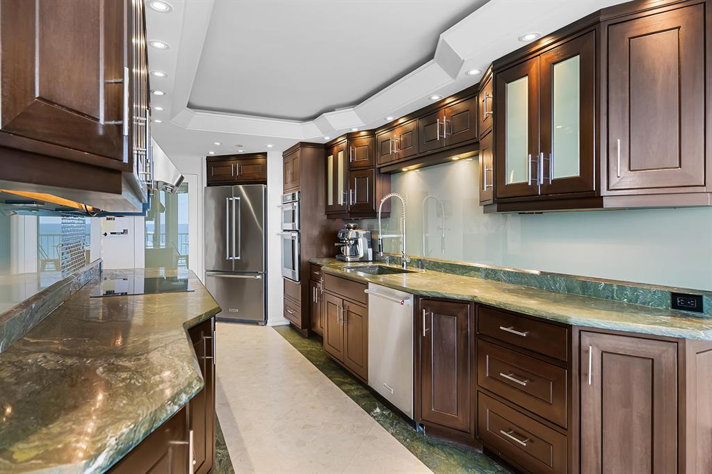 ENCLAVE OF PALM BEACH CON - Residential