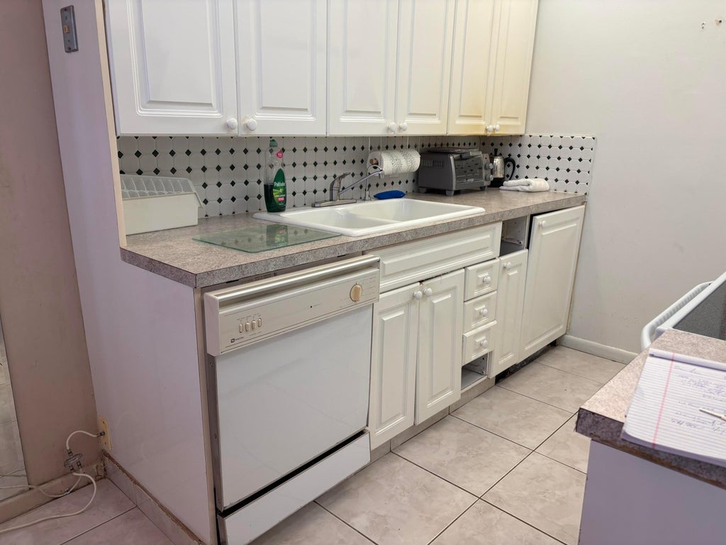 Photo of 3076 Guildford E, Boca Raton, FL 33434 (MLS # B26063572)