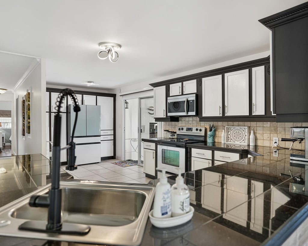 Photo of 1891 SW 84th Avenue, Davie, FL 33324 (MLS # B26092593)