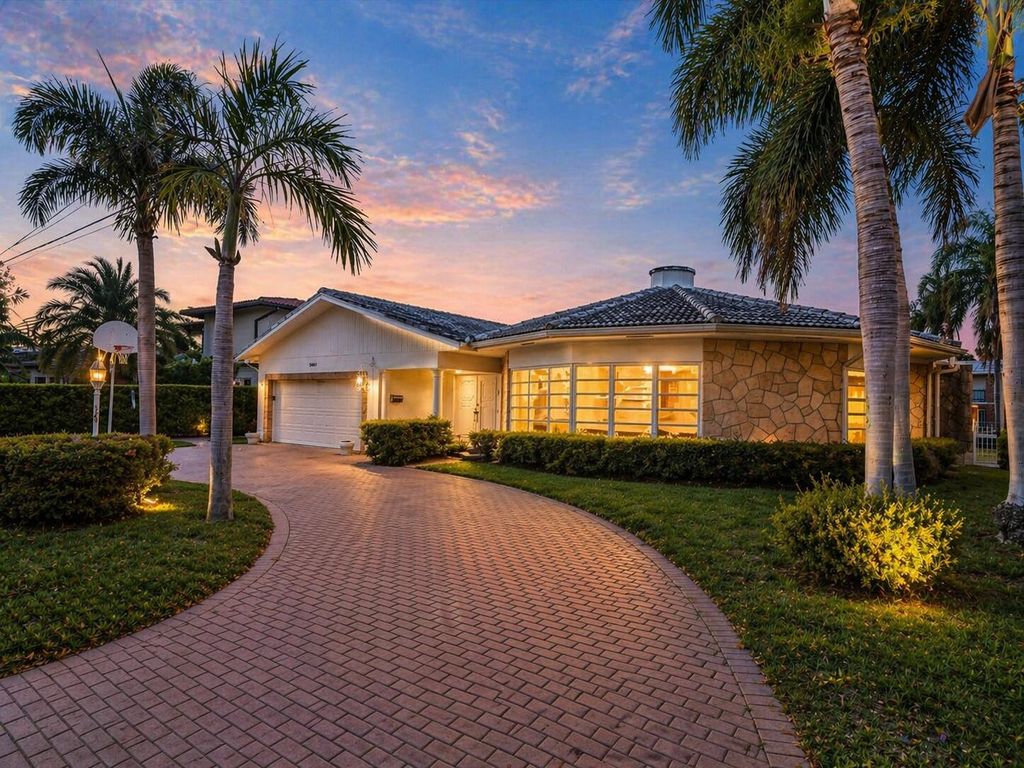 Photo of 3051 NE 44th Street, Fort Lauderdale, FL 33308 (MLS # B26018969)