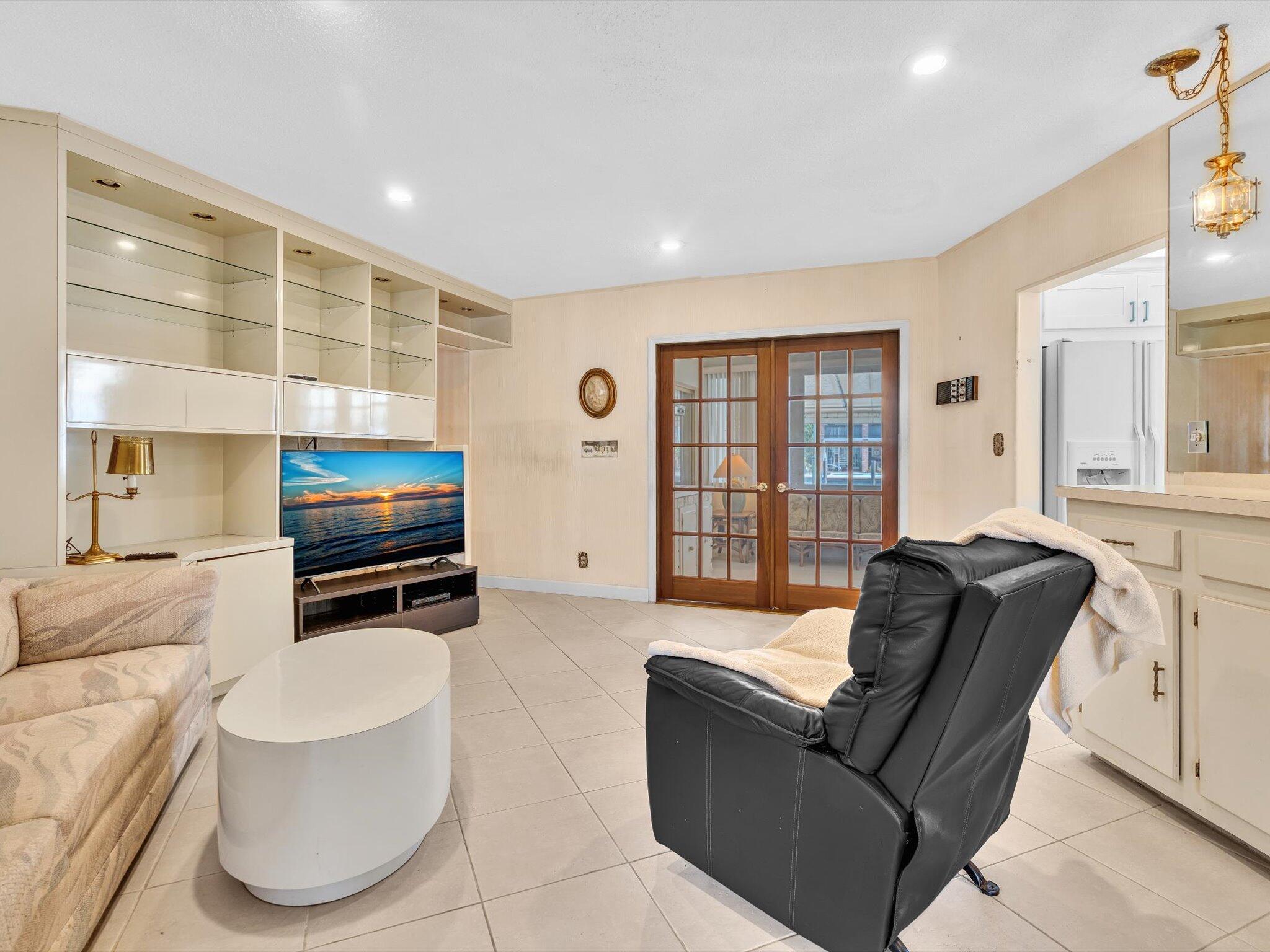 CORAL RIDGE COUNTRY CLUB - Residential