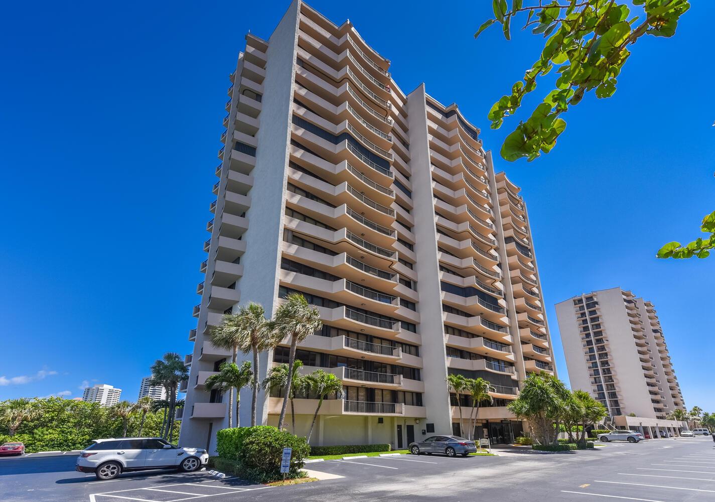 4200 N Ocean Drive 2-106