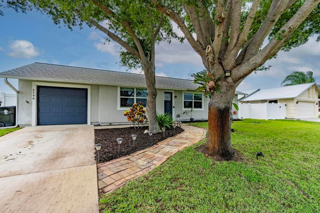 Photo of 2590 SW Hinchman Street, Port Saint Lucie, FL 34984 (MLS # B26030397)