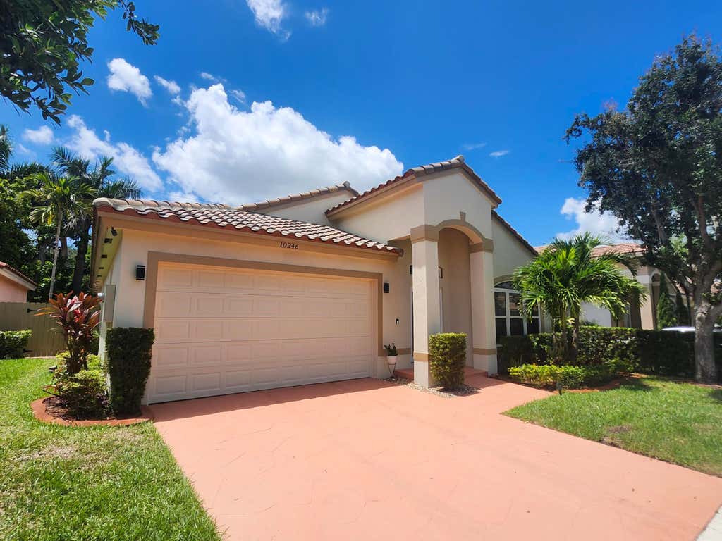 Photo of 10246 SW 16th Court, Pembroke Pines, FL 33025 (MLS # B26058554)