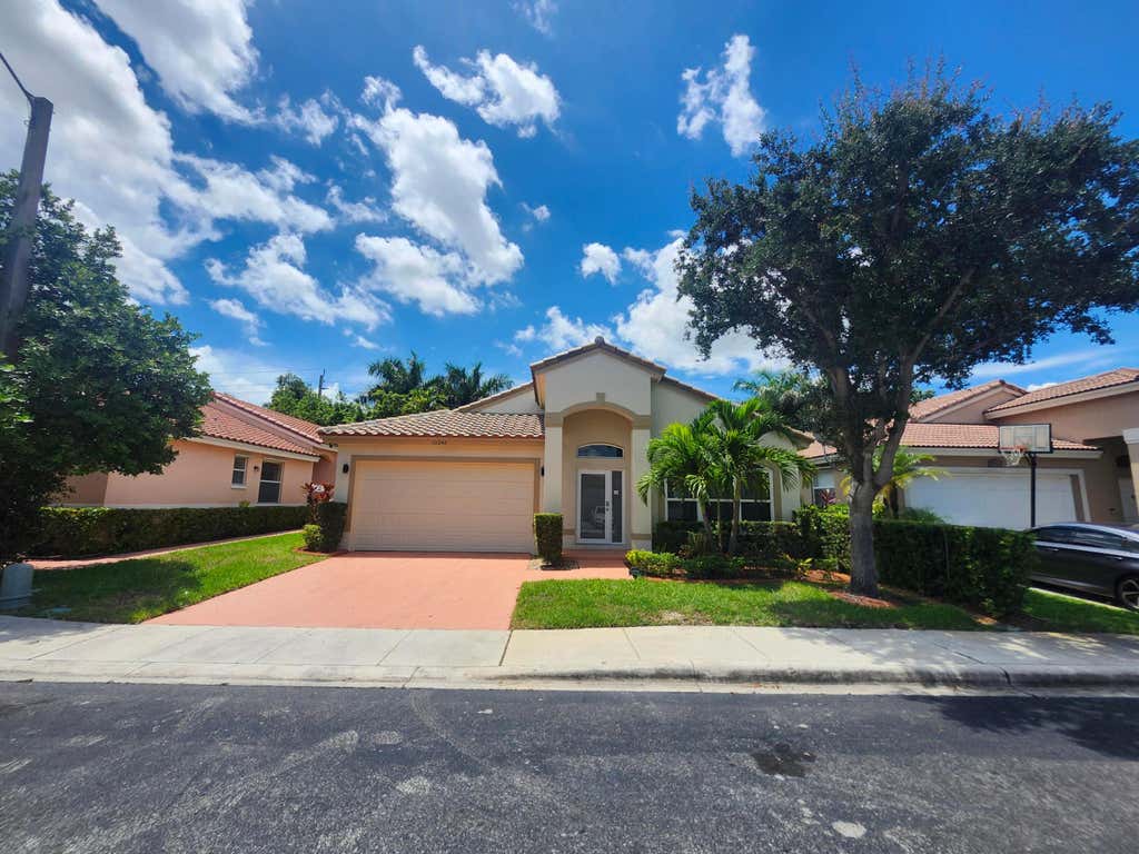 Photo of 10246 SW 16th Court, Pembroke Pines, FL 33025 (MLS # B26058554)