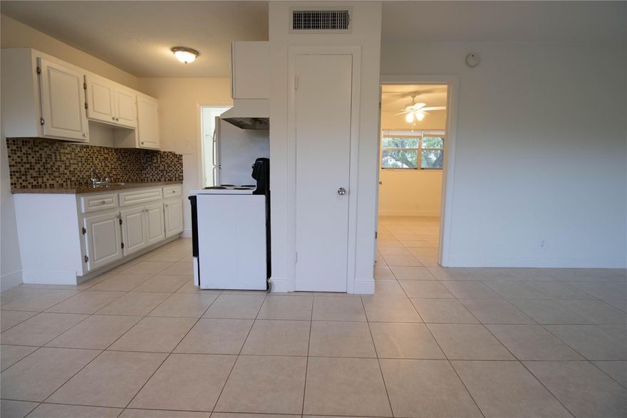 Apartment #8 is a nice 2nd floor apartment in the Sailboat Bend district of Fort Lauderdale with 1 bedroom and 1 bathroom.  The apartment is fully tiled, and features Central AC to help keep you cool!