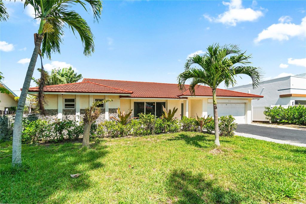 Photo of 7517 W Country Club Boulevard, Boca Raton, FL 33487 (MLS # F10520552)