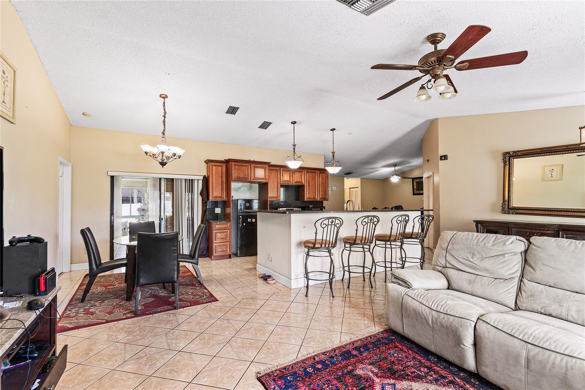 7517 W Country Club Blvd