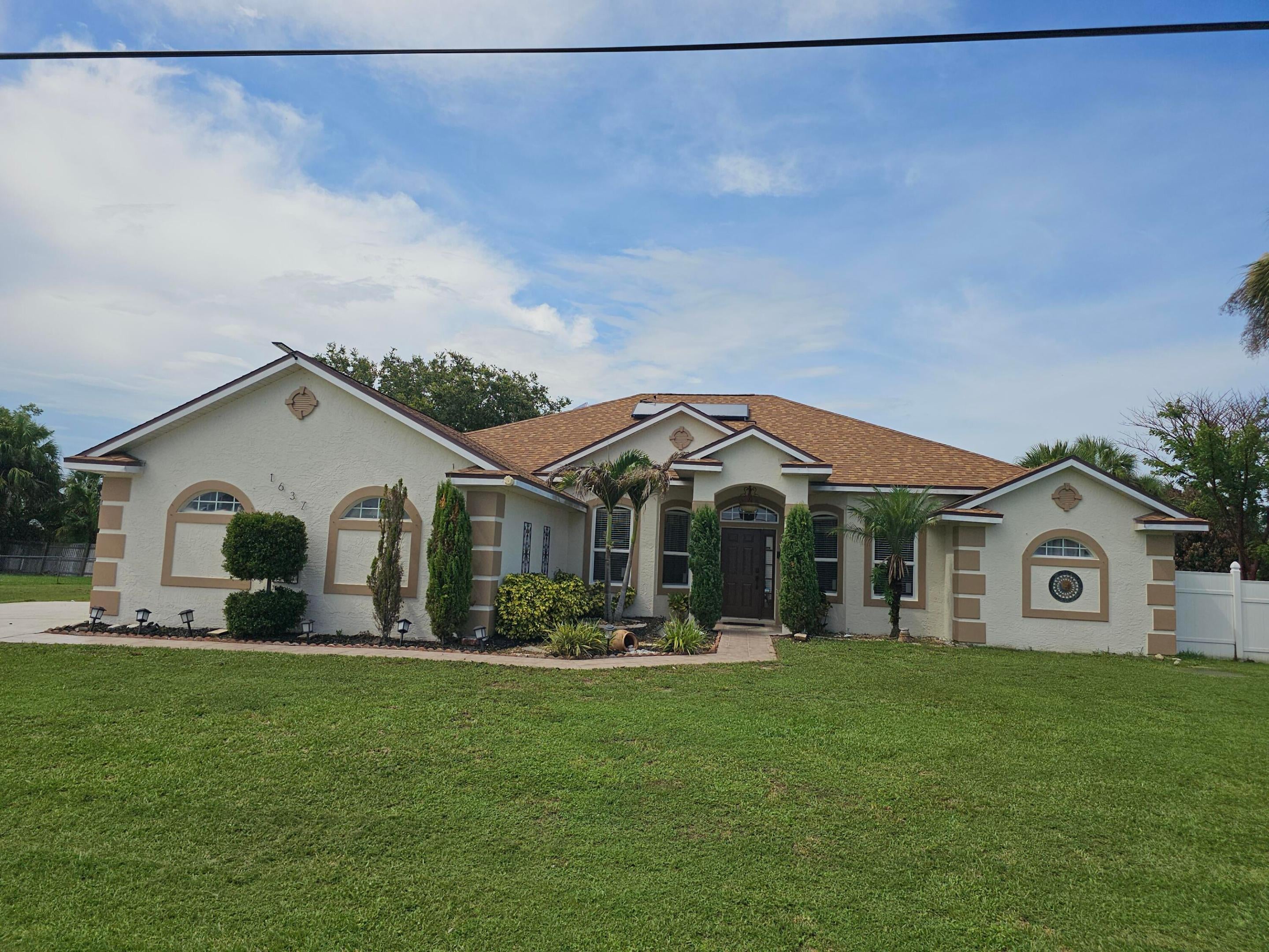 1637 SW La Gorce Avenue - Photo 2