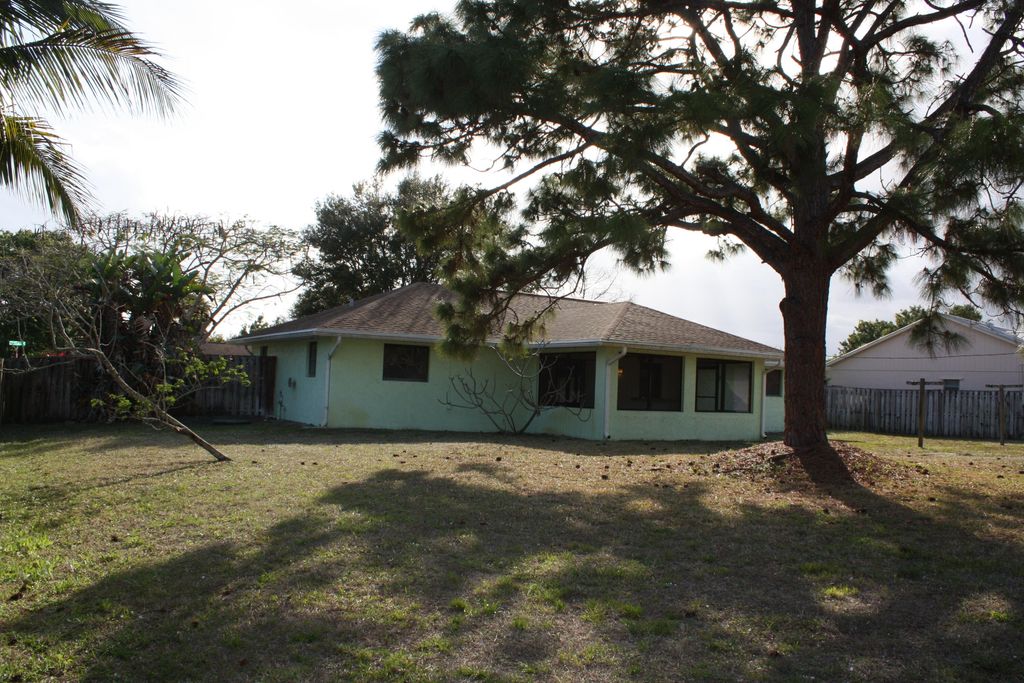 Photo of 2499 SE Tracy Avenue Ave, Port St Lucie, FL 34952 (MLS # R10781494)