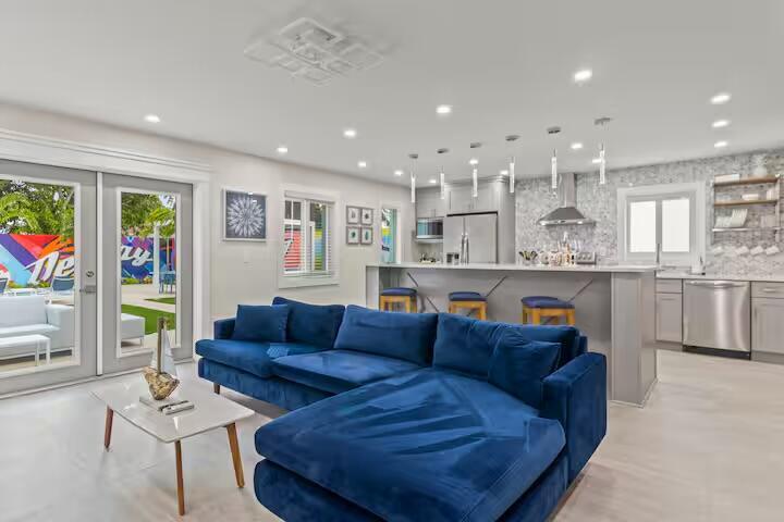 DELRAY TOWN OF - Residential Lease
