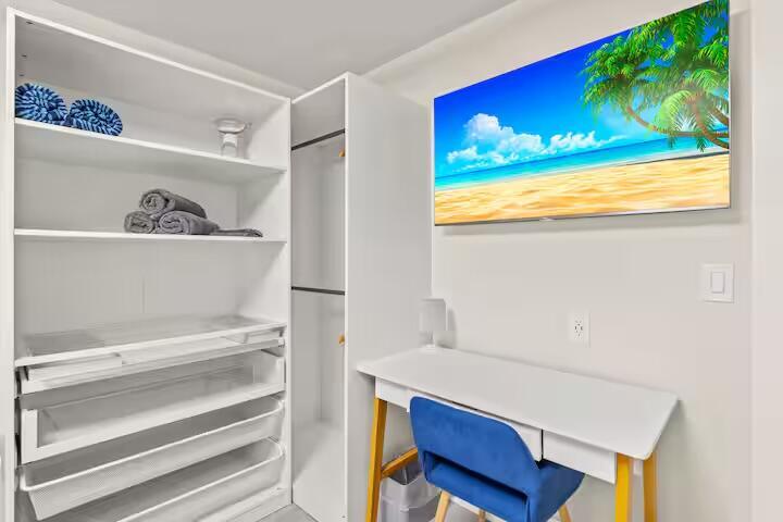 DELRAY TOWN OF - Residential Lease