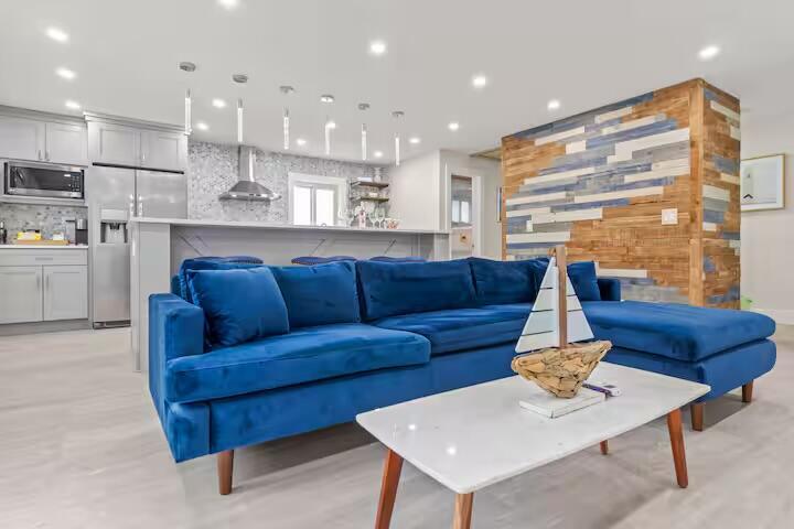 View photos, virtual tours, details... 322 NW 4th Avenue
