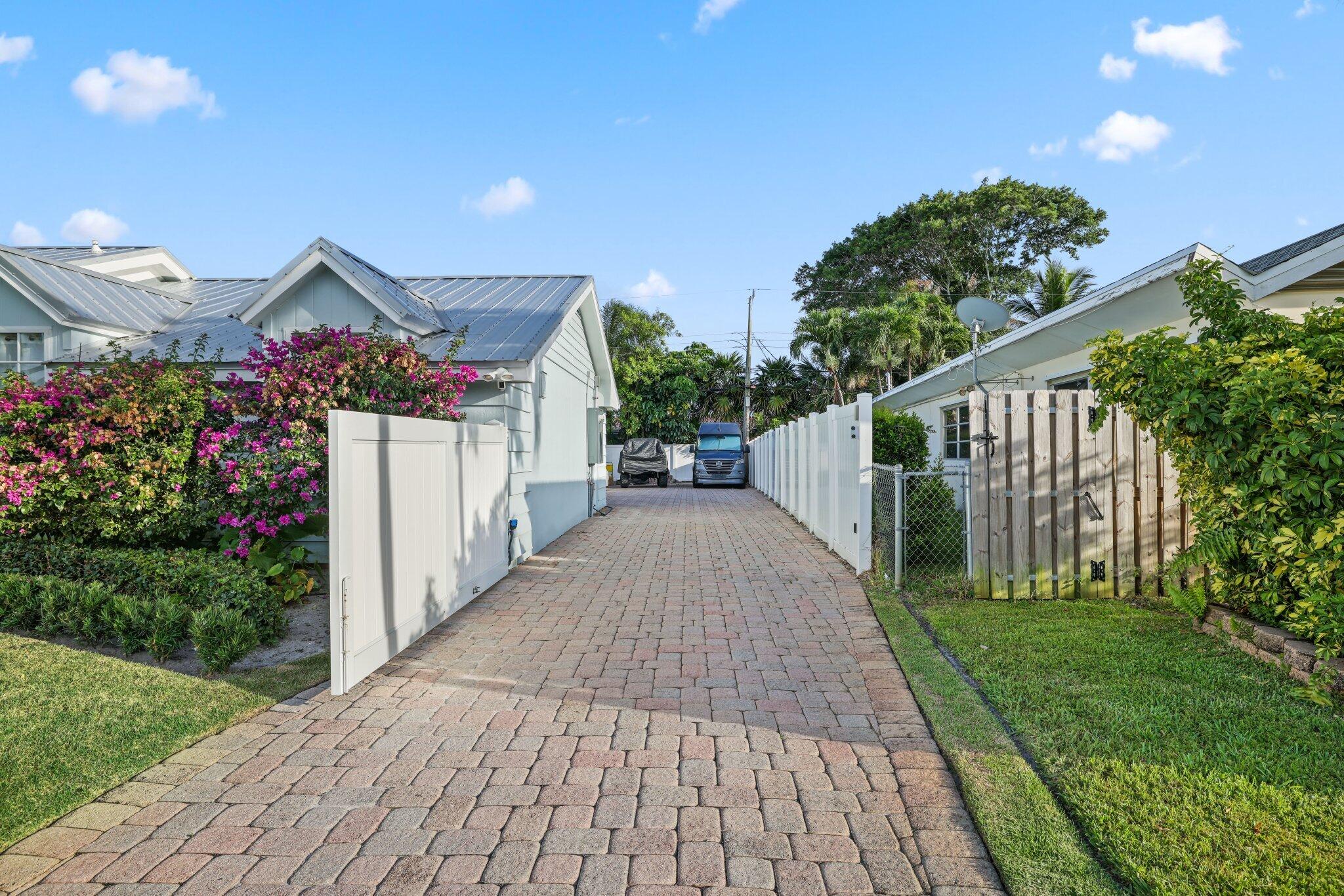 COUNTRY CLUB ADD TO VILLAGE OF NORTH PALM BEACH - Residential