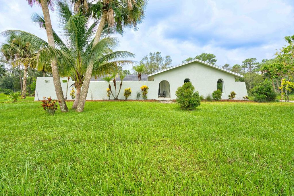 Photo of 10046 175th Road N, Jupiter, FL 33478 (MLS # R10910472)