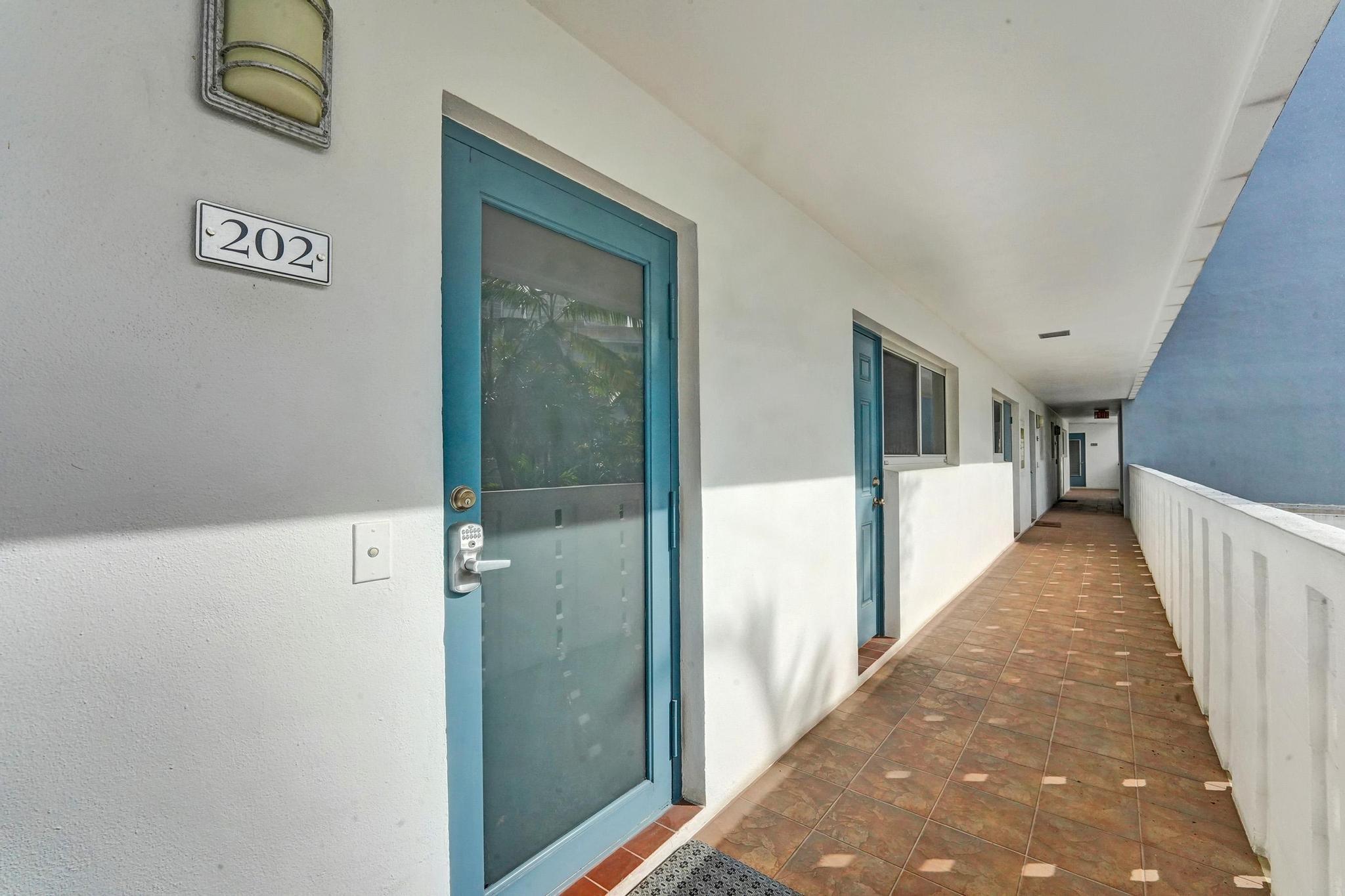 818 SE 4th St 202