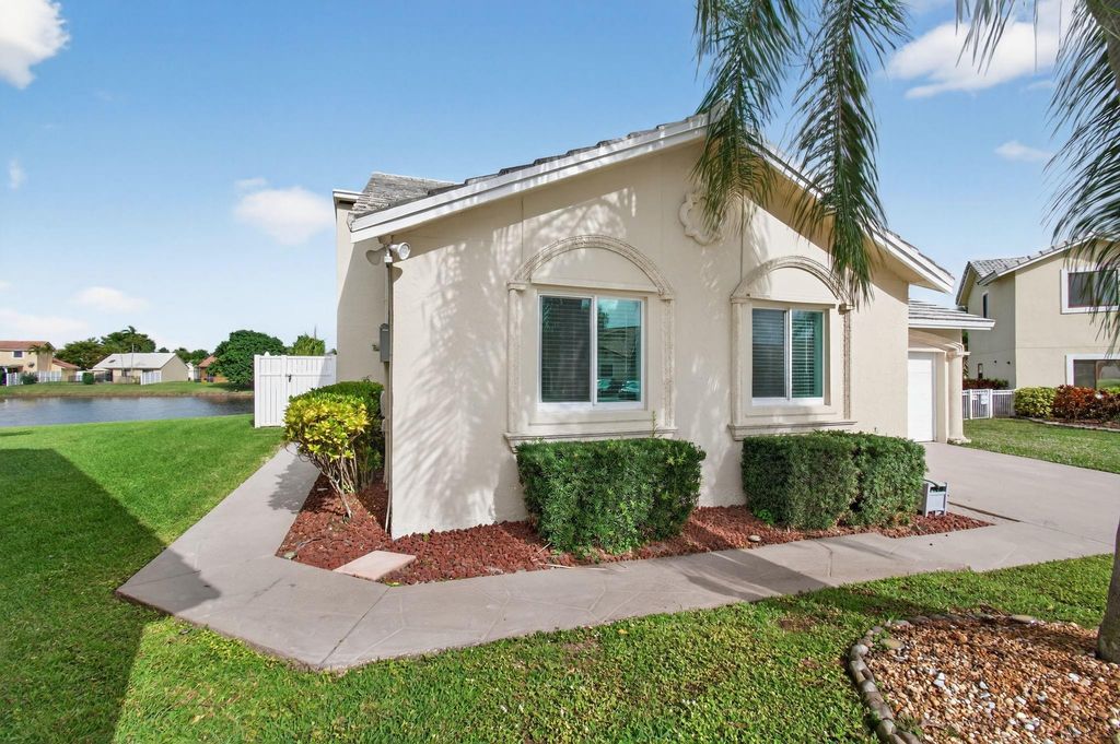 Photo of 6425 96th Pl, Boynton Beach, FL 33437 (MLS # F10542038)