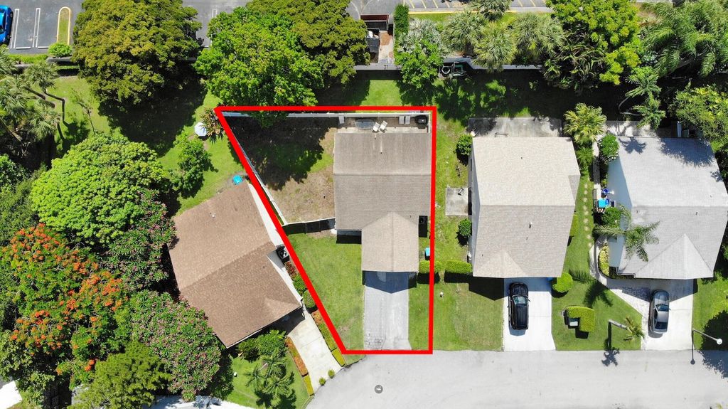 Photo of 23 Peachtree Place, Boynton Beach, FL 33436 (MLS # R11103709)