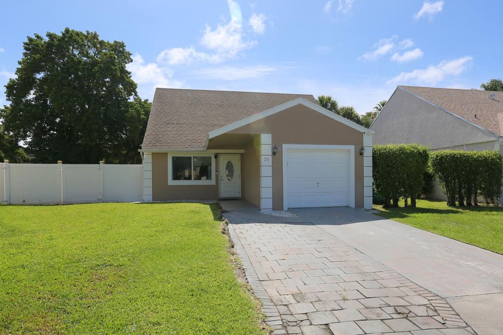Photo of 23 Peachtree Place, Boynton Beach, FL 33436 (MLS # R11103709)