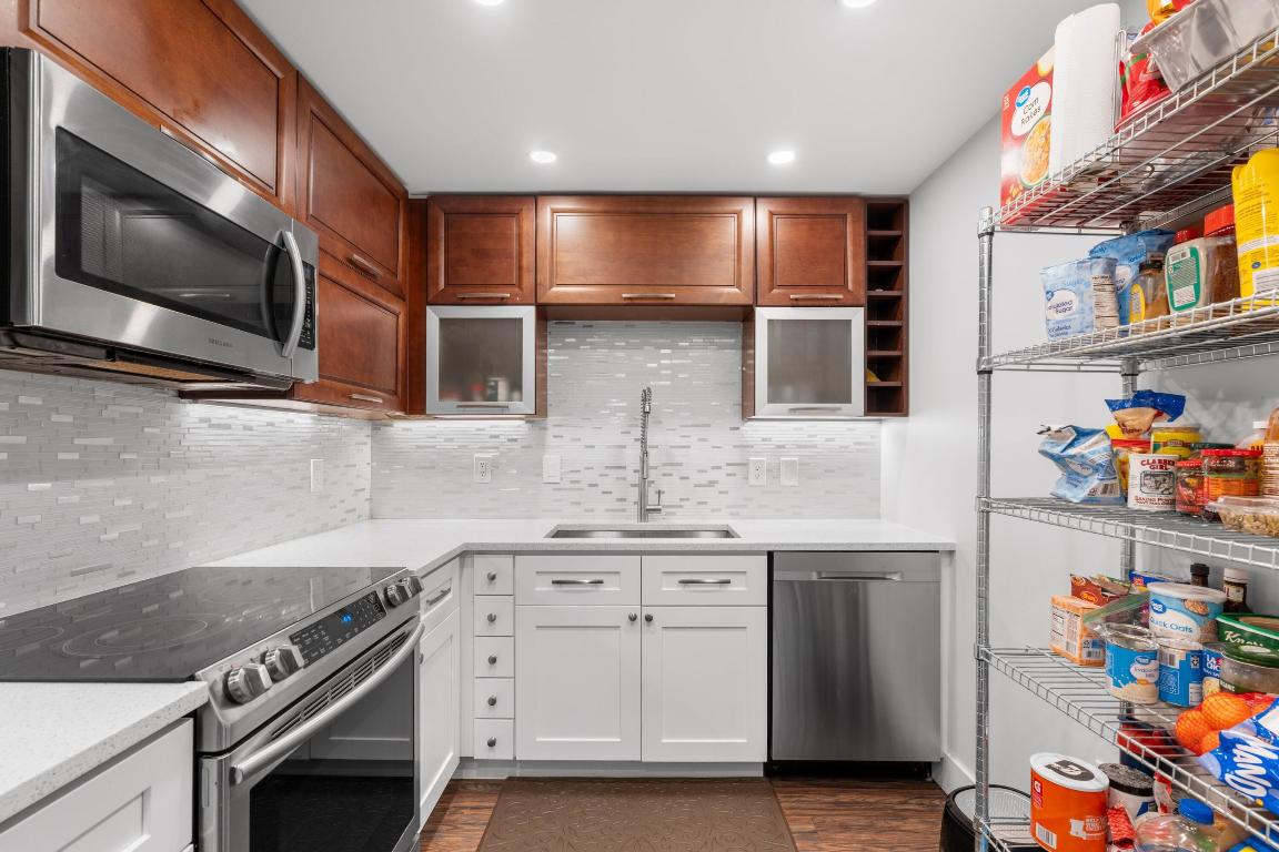 OMEGA CONDO NO 2 - Residential