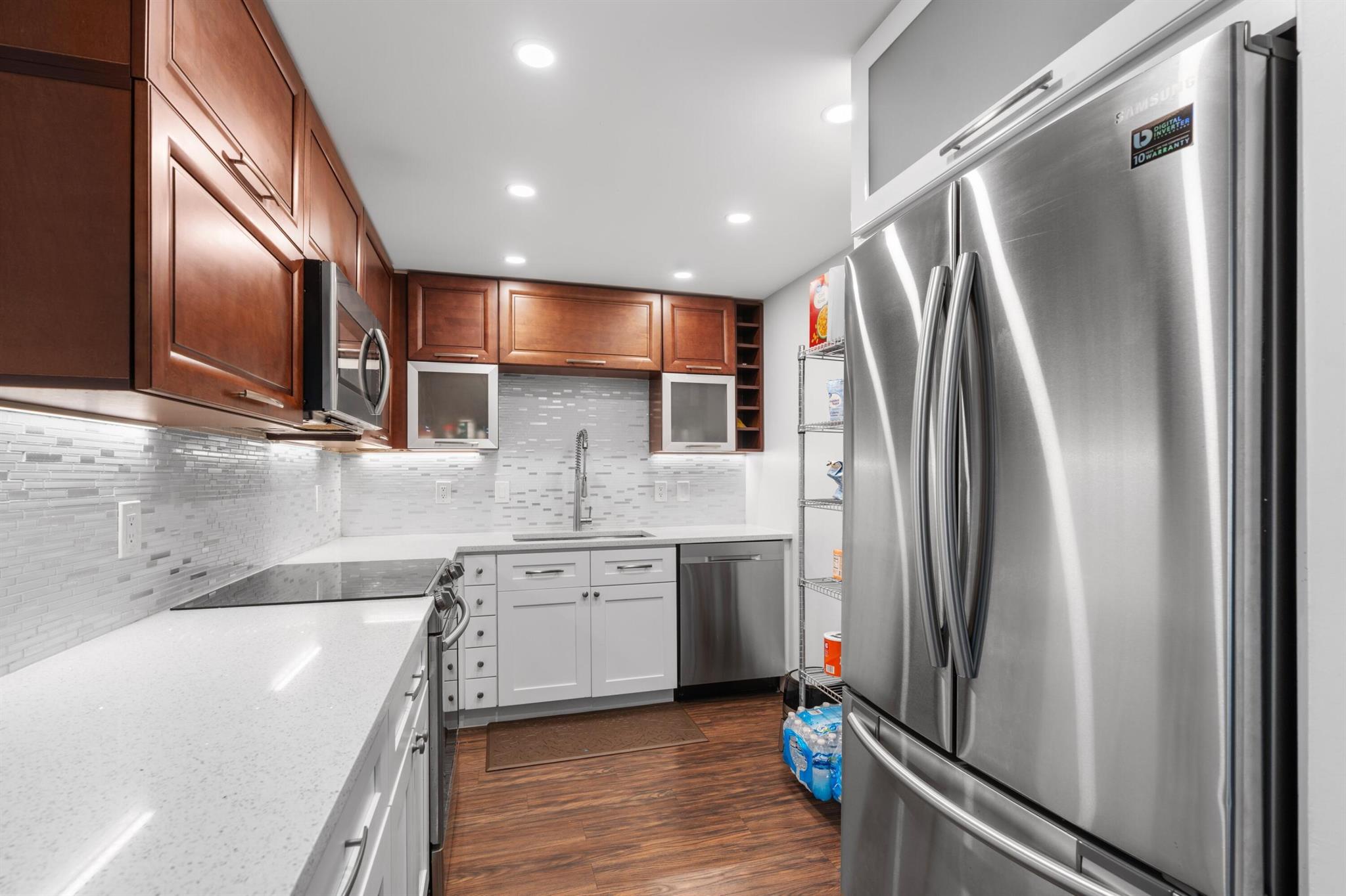 OMEGA CONDO NO 2 - Residential