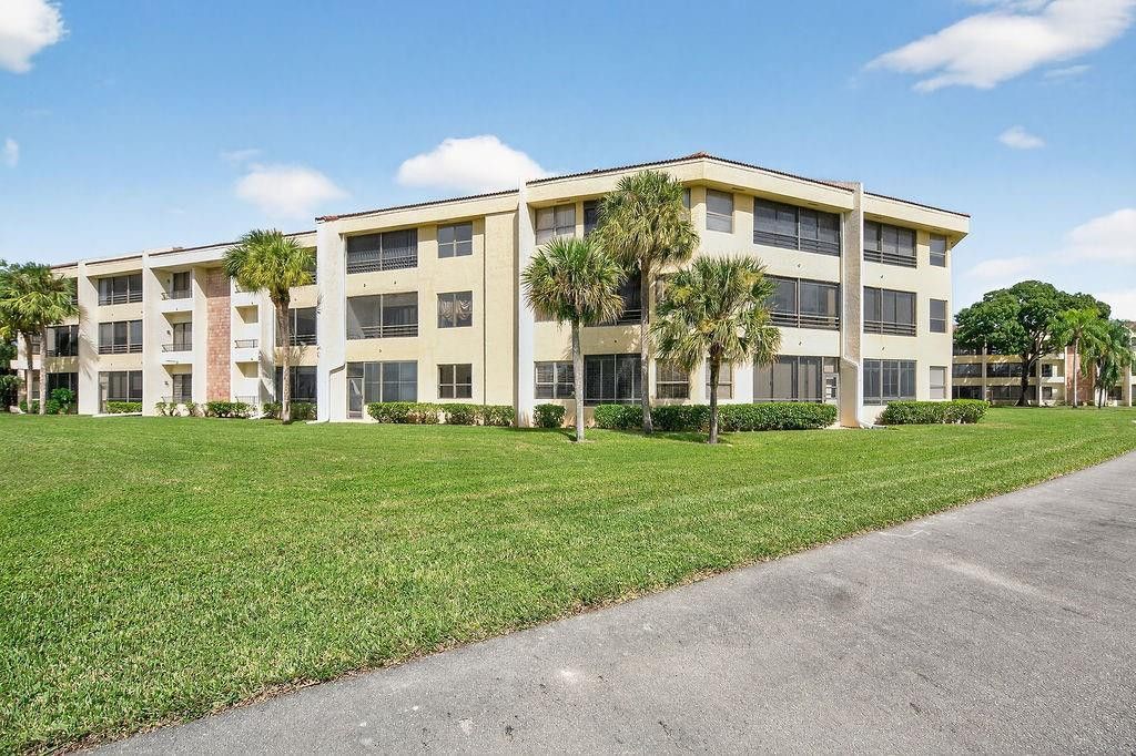 Photo of 7520 La Paz Court #209, Boca Raton, FL 33433 (MLS # F10536620)