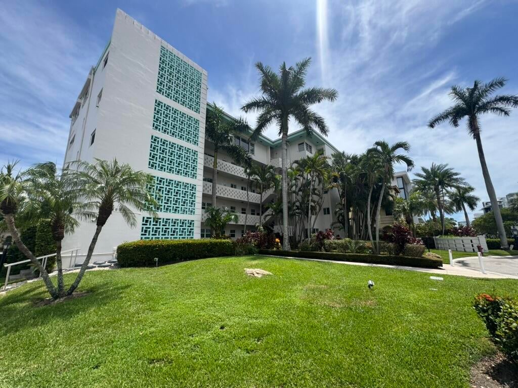 Photo of 180 Isle Of Venice Drive #433, Fort Lauderdale, FL 33301 (MLS # B26072471)