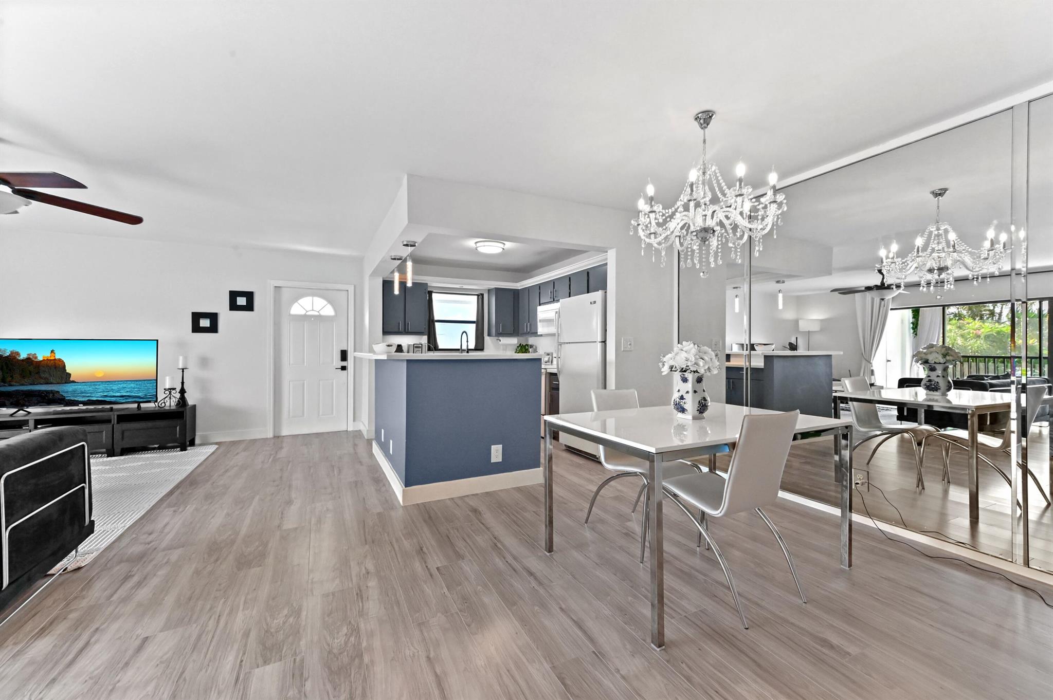 516 Osprey Drive 15d, Delray Beach, FL, 33444/$275,000 4 516 Osprey Drive 15d