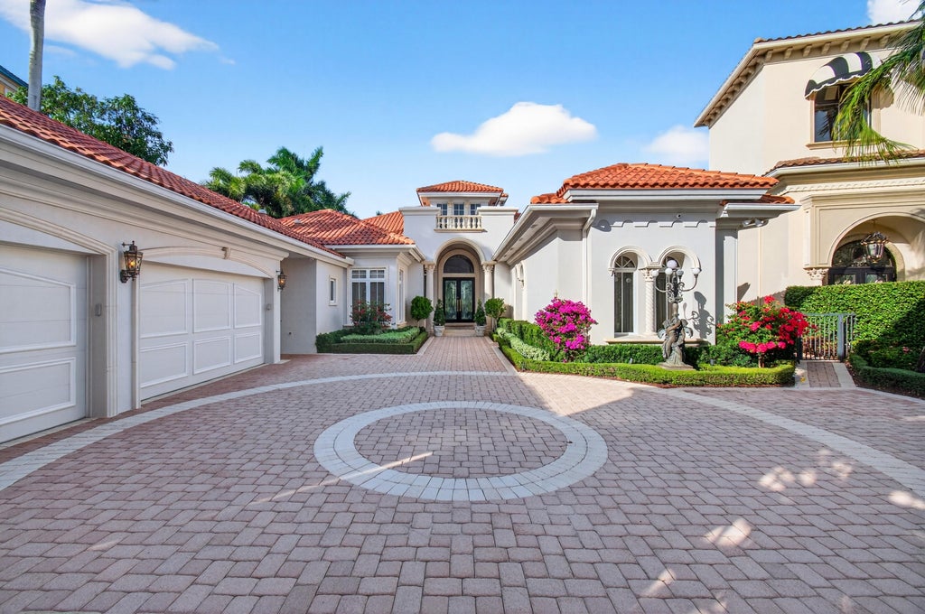 Photo of 331 MIZNER LAKE ESTATES Drive, Boca Raton, FL 33432 (MLS # B26077196)