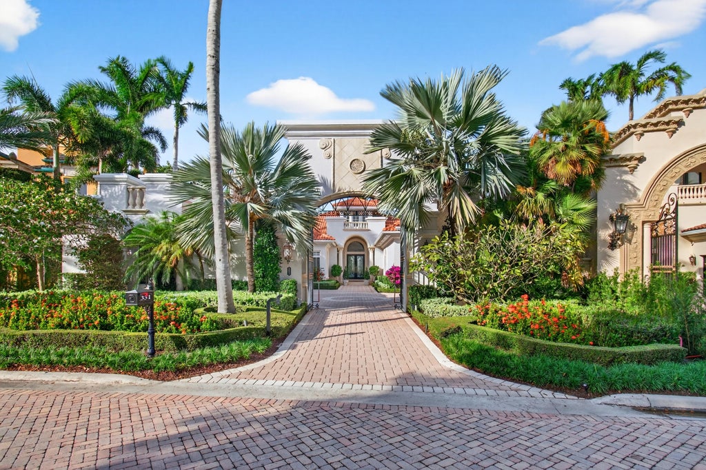 Photo of 331 MIZNER LAKE ESTATES Drive, Boca Raton, FL 33432 (MLS # B26077196)