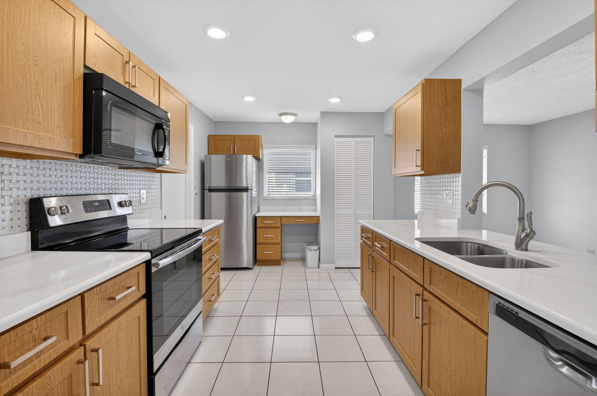 PALM BEACH LEISUREVILLE SEC 10 - Residential