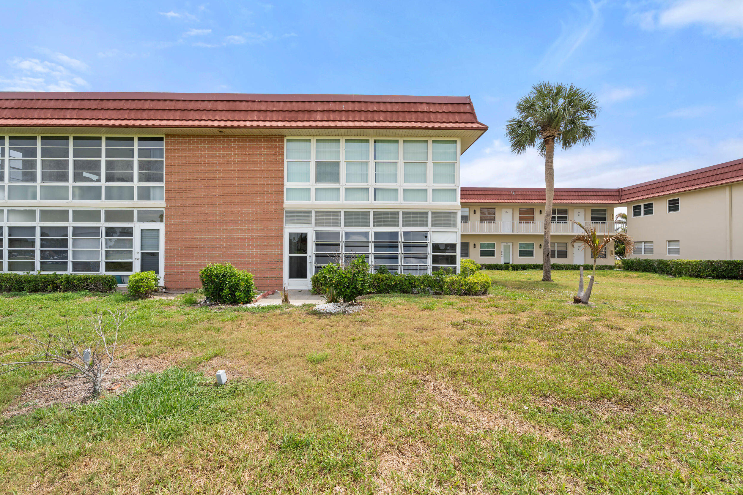 VISTA ROYALE PHASE IV BLDGS 83-111 - Residential