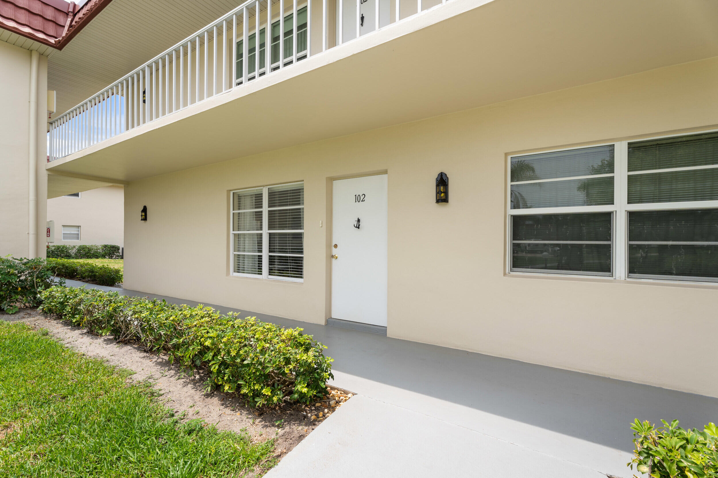 VISTA ROYALE PHASE IV BLDGS 83-111 - Residential
