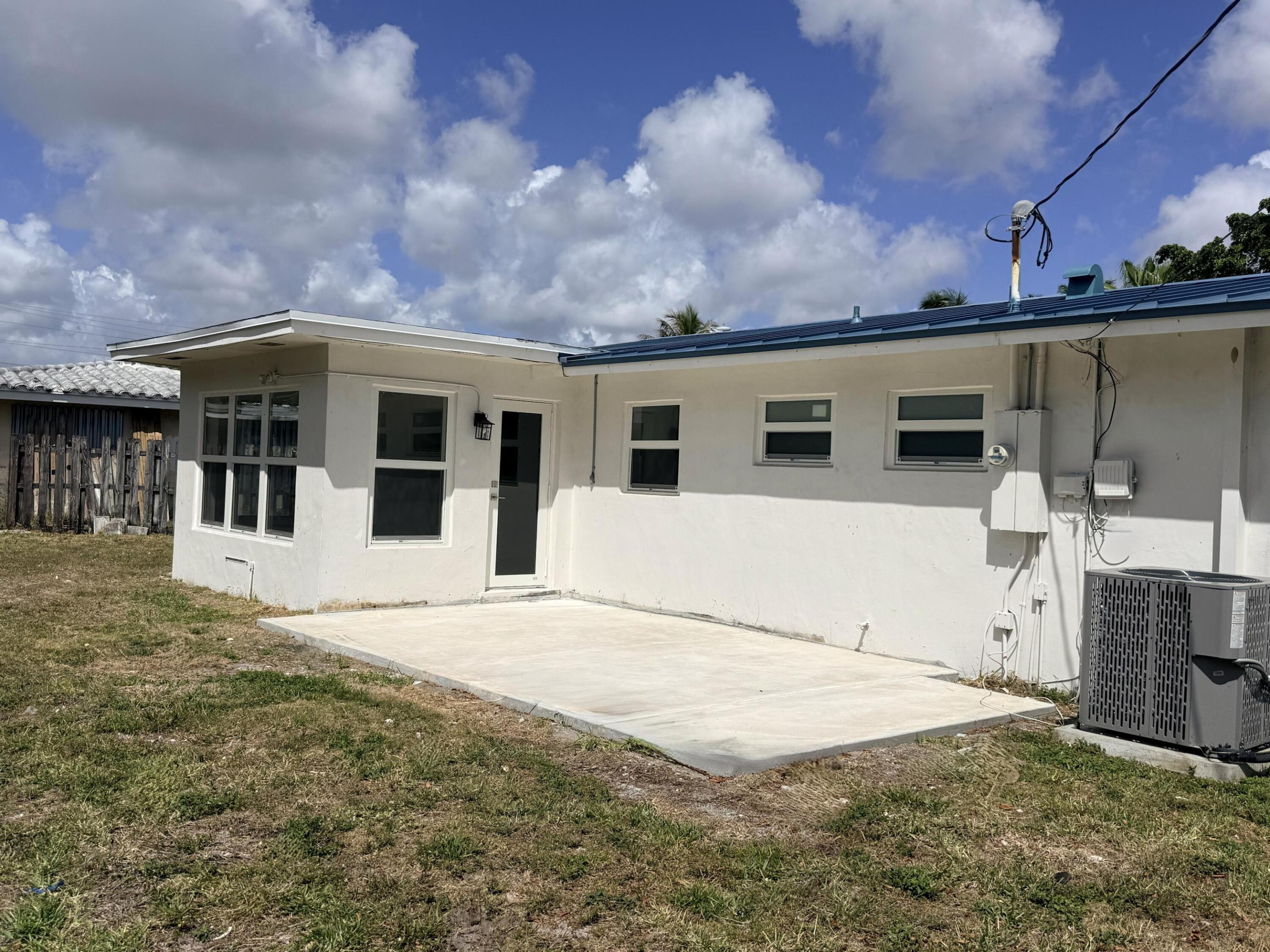 LYONS PARK FIRST ADD - Residential Lease