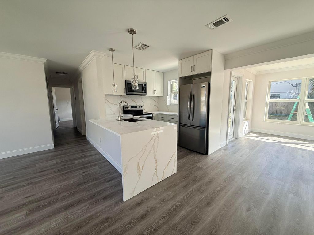 Photo of 442 SW 14th Court, Pompano Beach, FL 33060 (MLS # B26000578)